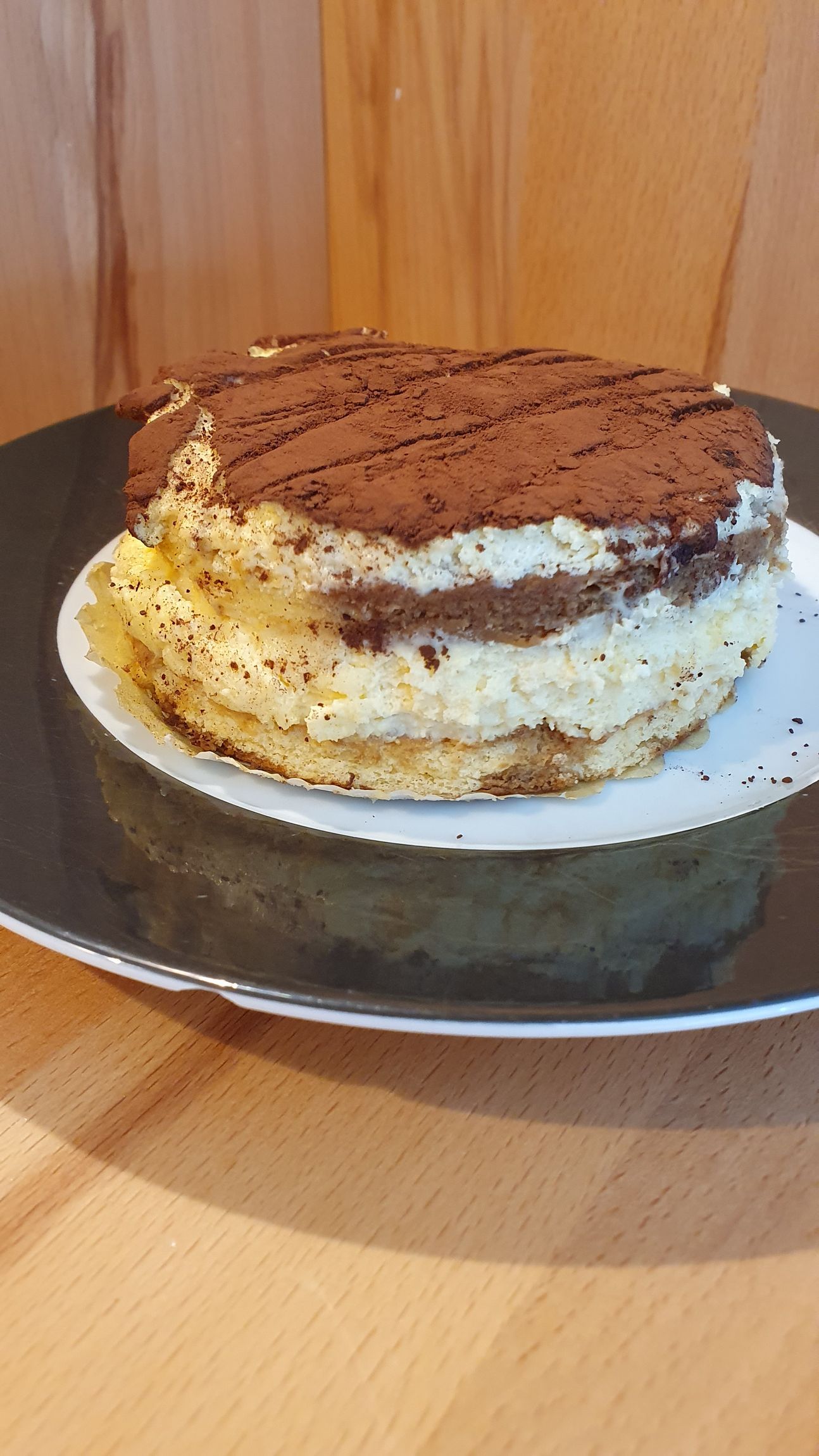 Törtchen auf Dessertteller angerichtet.