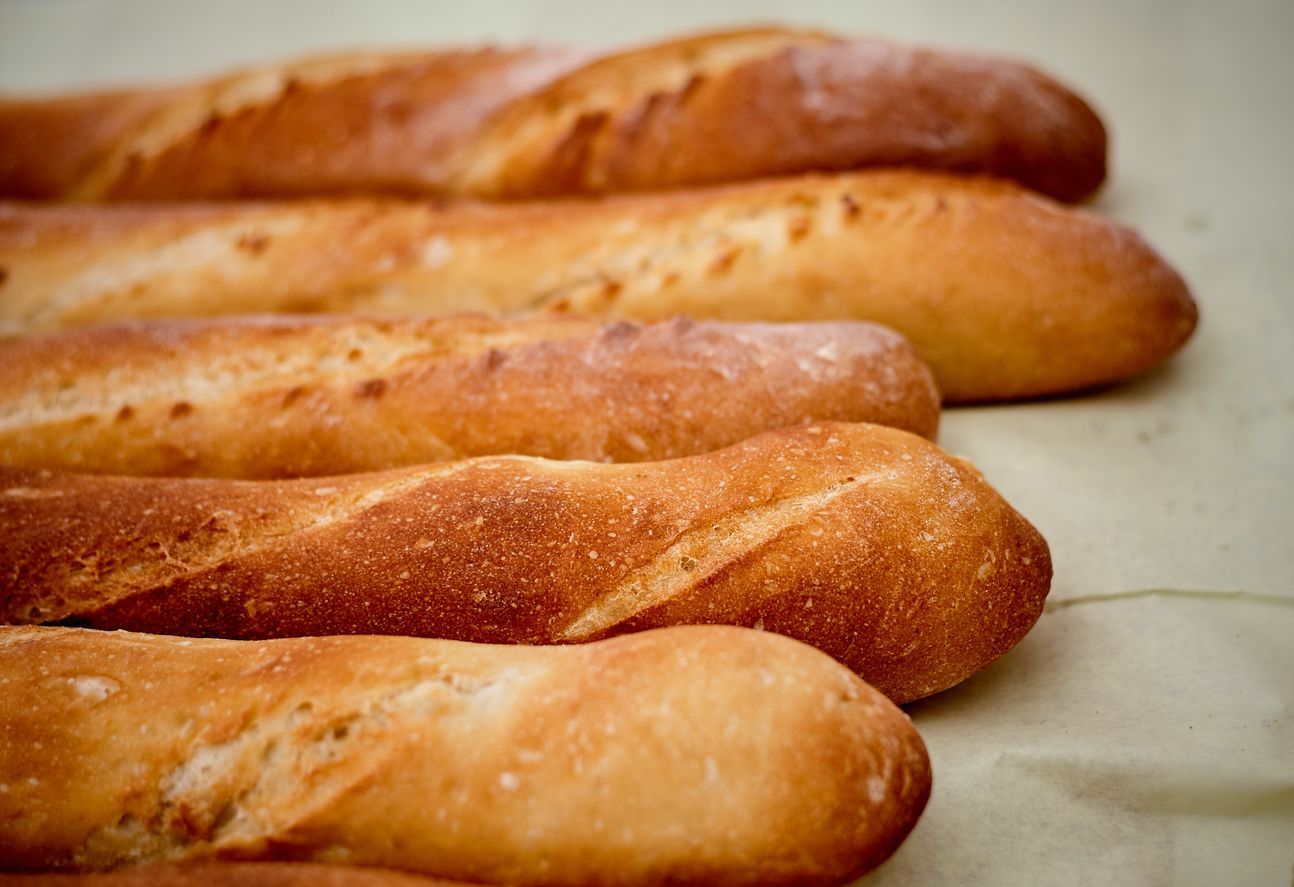 Mehrere Baguettes nebeneinander.