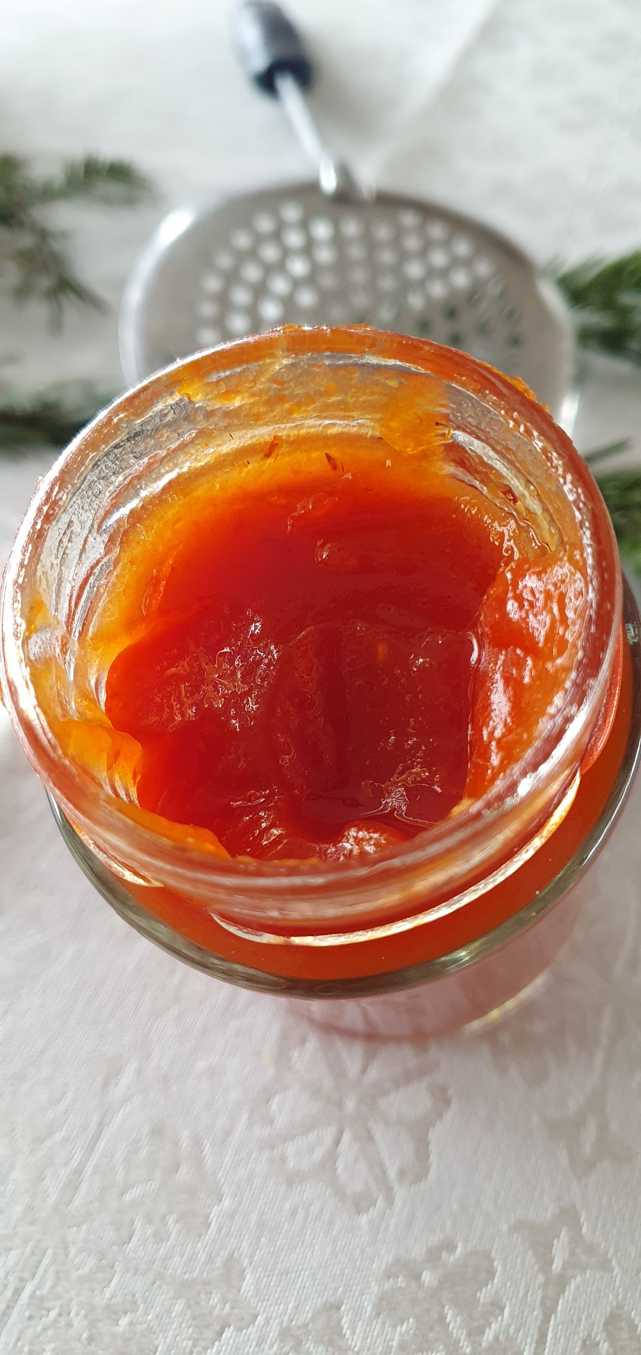 Ein Glas mit Marmelade